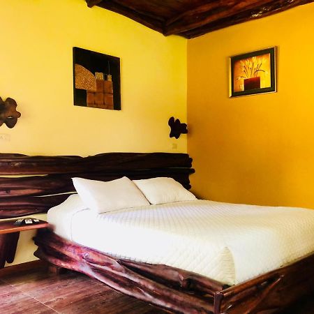 Hosteria Tierra Dorada Yantzaza Εξωτερικό φωτογραφία