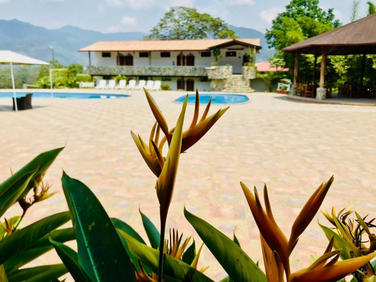Hosteria Tierra Dorada Yantzaza Εξωτερικό φωτογραφία