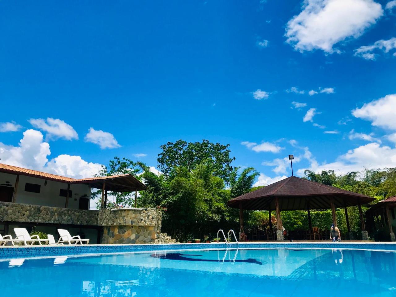 Hosteria Tierra Dorada Yantzaza Εξωτερικό φωτογραφία